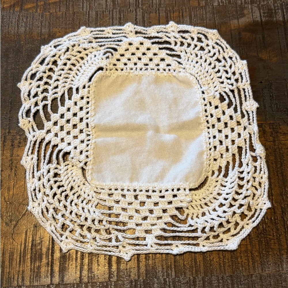 Lot of 5 vintage Crocheted Doilies White Various Shapes and Sizes - Picture 4 of 7